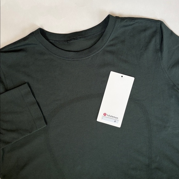 lululemon athletica Tops - Rare Lululemon Rainforest Green Swiftly Relaxed‎ LS Top Women 6 New Style